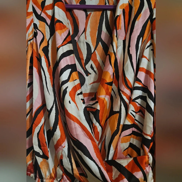 MILEY+MOLLY Surplice front long sleeve loose fit blouse top. Red/pink. MED - Picture 7 of 13